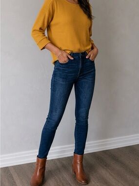 Set the Stage Mustard Yellow Back Button Top XL